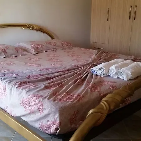 Apartament Velaj *